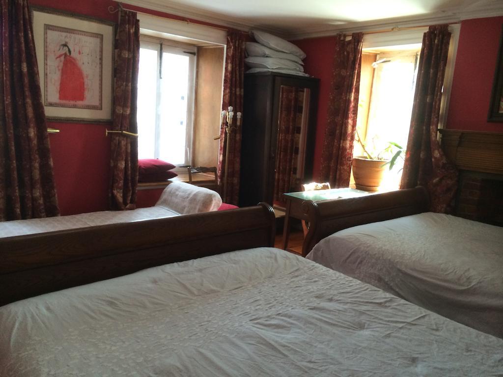 Bed & Breakfast Maison Historique James Thompson 4*